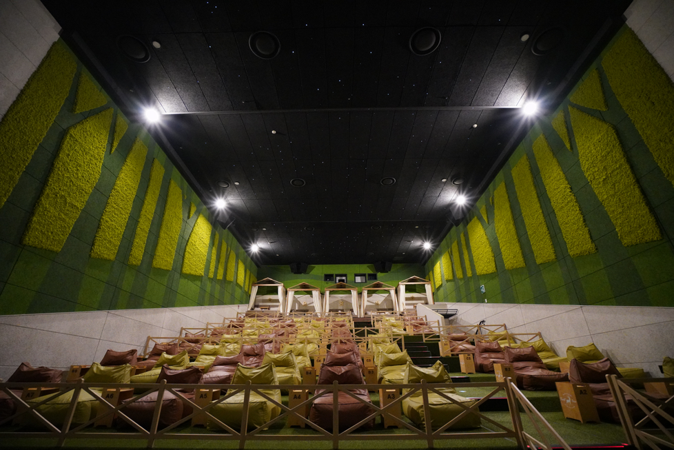Movie theater interior construction case of acoustic solution using moss sound-absorbing panels 04-5