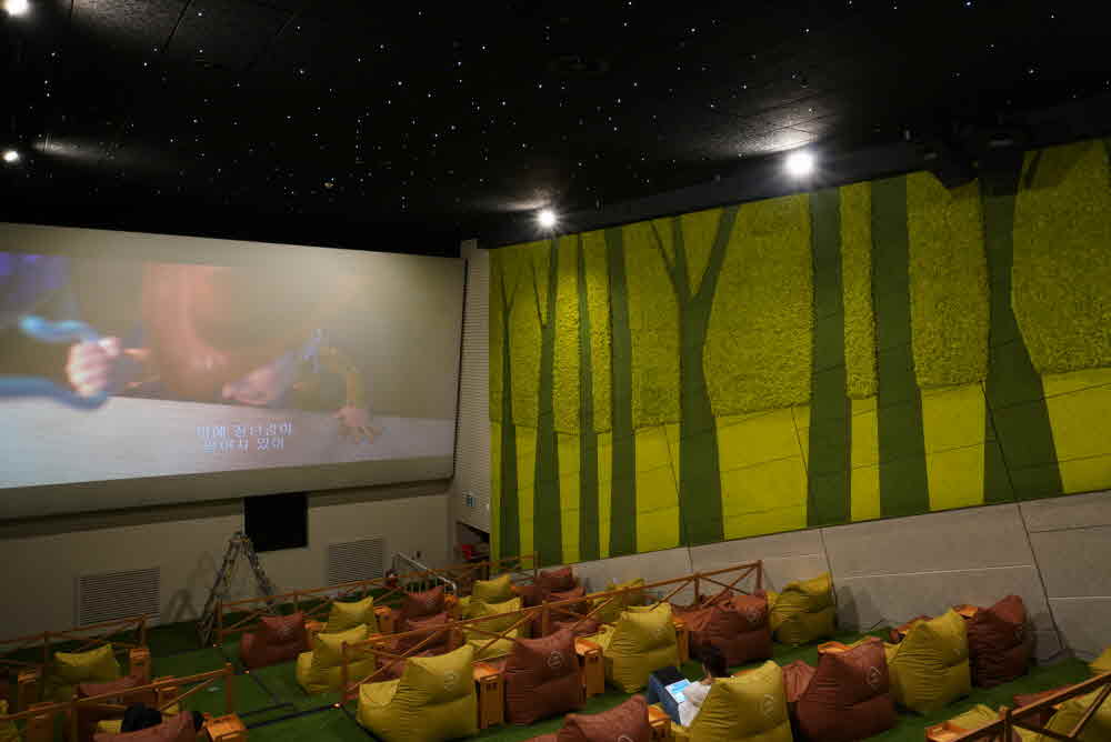 Scandia Moss Project 04 | Movie theater interior decorated with green terrier Scandiamoss-CGV Cheonan Cine & Foret theater custom made and custom construction