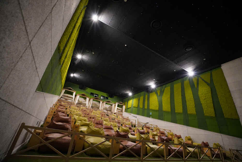 스칸디아모스 프로젝트 06 | 도심속 푸르름의 가치를 전달하는 영화관 인테리어-CGV 동수원 Cine & Foret 상영관 커스텀 제작 및 커스텀 시공