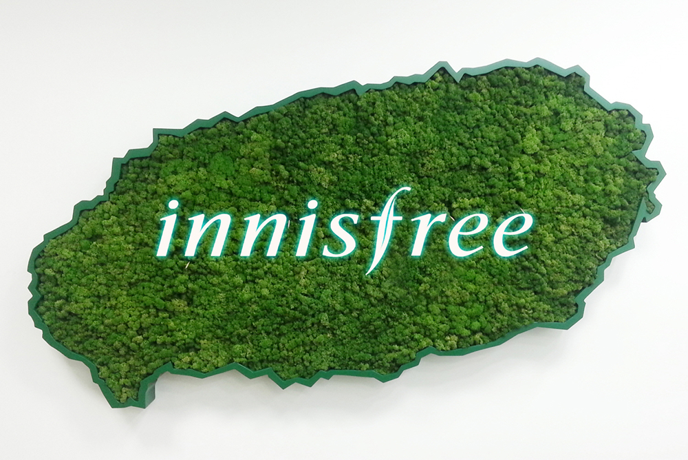 Logo installation using Scandia Moss - Innisfree Jeju