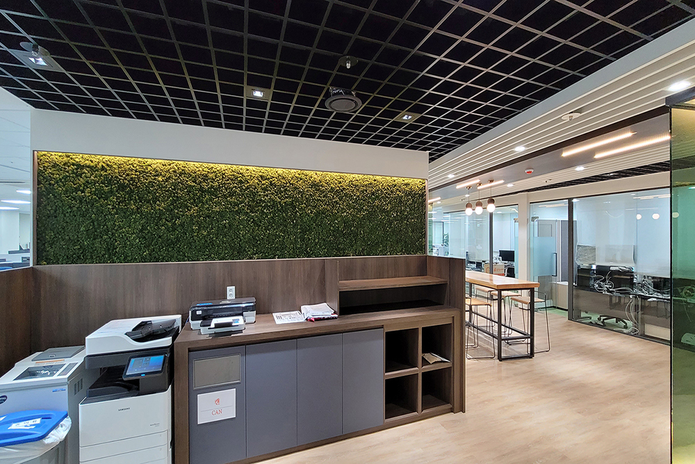 Scandia Moss Project 03 | Scandia Moss art wall interior that changes space - Hyundai Motor Company’s Luczen Tower custom panel and Indoor moss wall construction